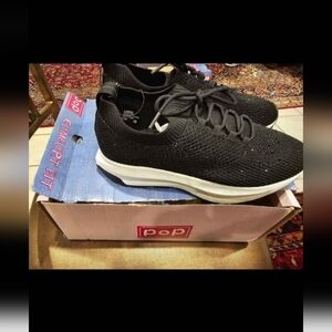 New womans size 9.5 comfort fit shoes (black) carbon upper/textile outsole